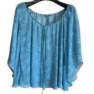 Smart Set top‎ blue flowy size XL butterfly print sheer blue